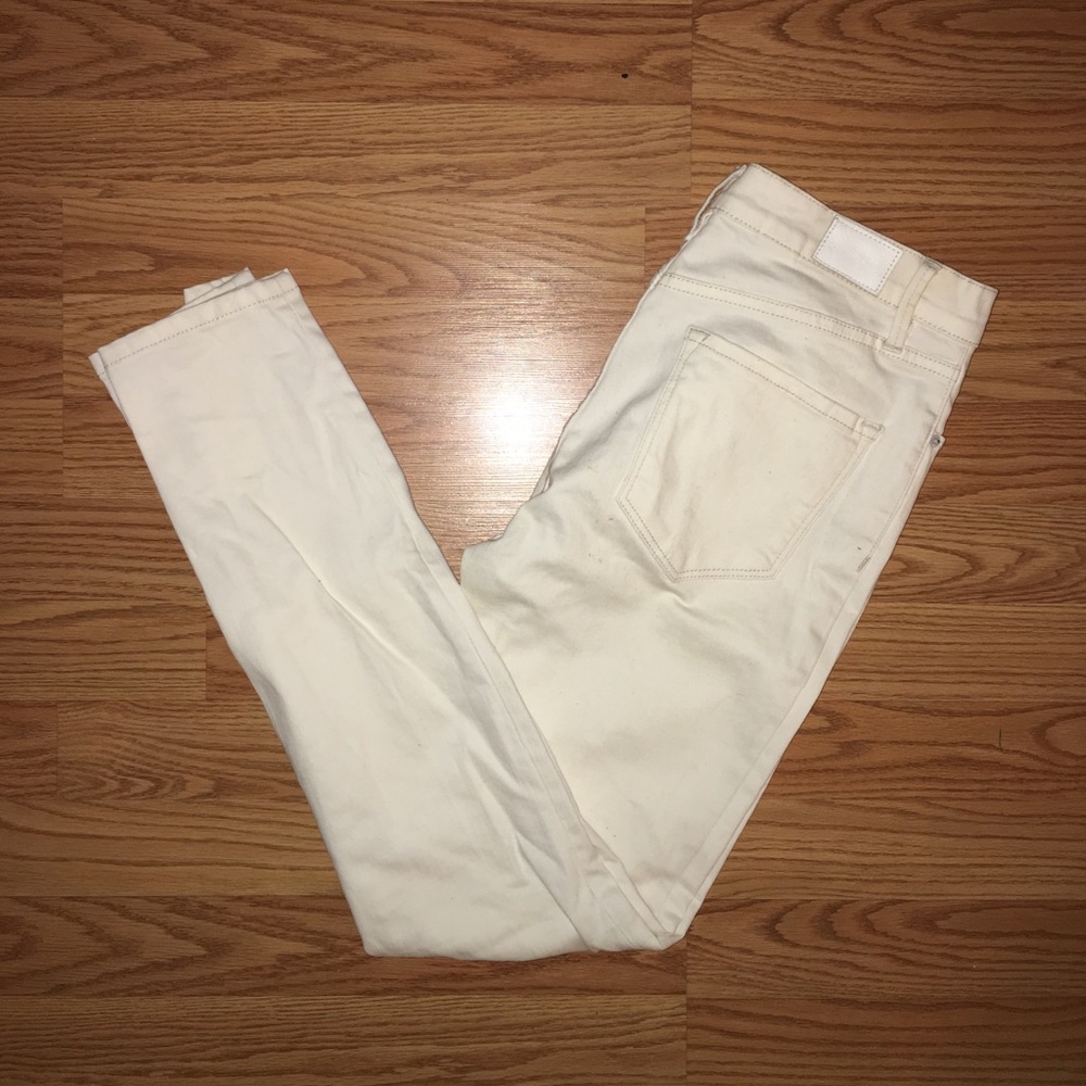 White high waisted jeans